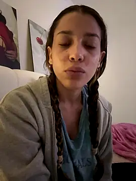 Snapshot of DanielaSaenz0 chatting on 10/13/25, 01:16 DanielaSaenz0 online show from 10/13/25, 01:16