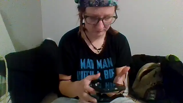Snapshot of Eluradess chatting on 10/16/25, 02:56 Eluradess online show from 10/16/25, 02:56