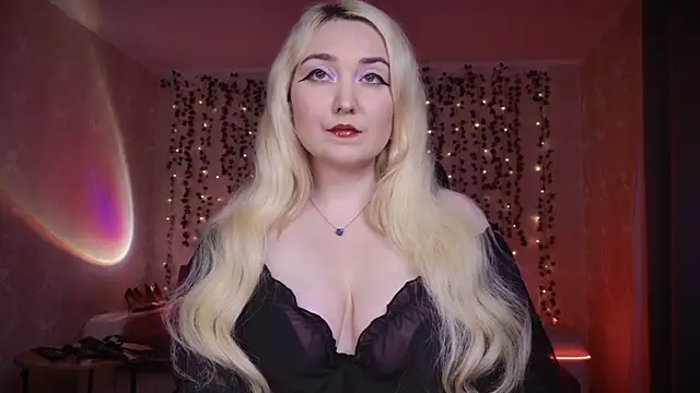 Snapshot of AllisonBlack_ chatting on 10/06/25, 08:39 AllisonBlack  online show from 10/06/25, 08:39