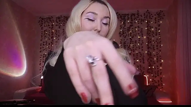 Snapshot of AllisonBlack_ chatting on 10/24/25, 06:26 AllisonBlack  online show from 10/24/25, 06:26