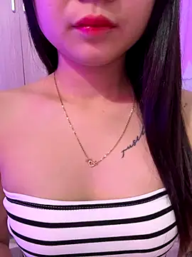 Maeve2k5 online show from 11/16/25, 10:26