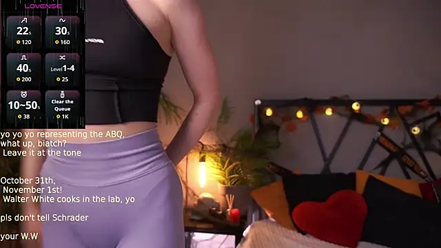 LindaThacker online show from 10/28/25, 04:27