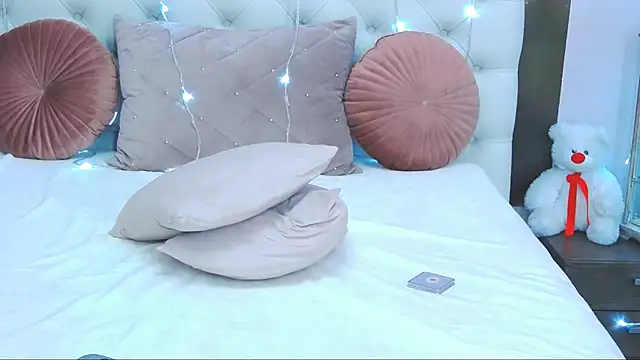 VioletUmi online show from 12/01/24, 04:29