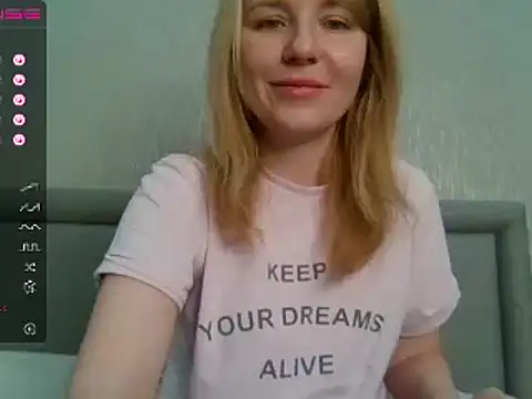 urbadkitty online show from 12/18/24, 06:21
