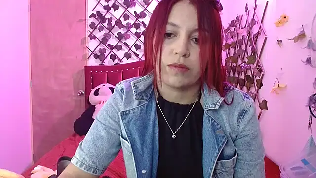 Snapshot of Melani_cute02 chatting on 11/11/25, 12:32 Melani cute02 online show from 11/11/25, 12:32