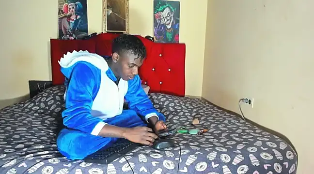blackWhite hot online show from 01/24/25, 09:49