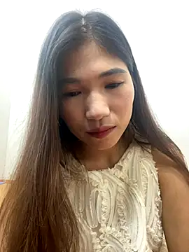 Snapshot of MinzHy chatting on 10/28/25, 03:25 MinzHy online show from 10/28/25, 03:25