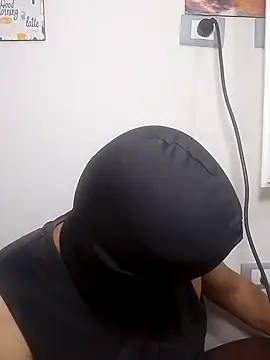 Nisreenn online show from 10/22/25, 11:48