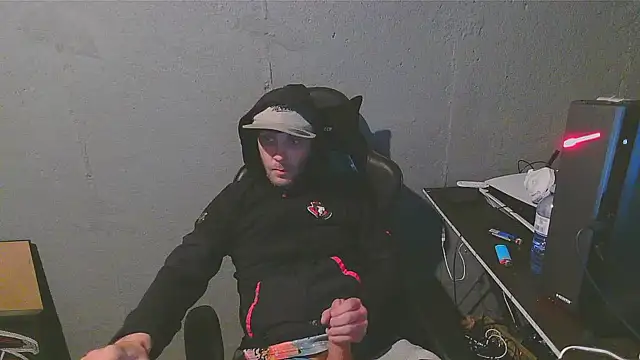 Snapshot of Superoz77 chatting on 12/17/24, 05:07 Superoz77 online show from 12/17/24, 05:07