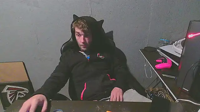 Snapshot of Superoz77 chatting on 01/01/25, 06:26 Superoz77 online show from 01/01/25, 06:26