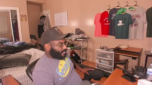 MrChuckDailyXXX online show from 10/08/25, 05:05