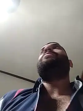 Snapshot of Rober2230 chatting on 12/20/24, 02:38 Rober2230 online show from 12/20/24, 02:38