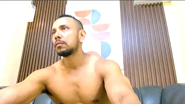 Snapshot of Thiago_Summers chatting on 03/08/25, 12:41 Thiago Summers online show from 03/08/25, 12:41