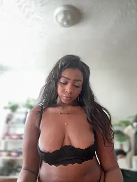 Snapshot of Blazerina chatting on 10/20/25, 05:57 Blazerina online show from 10/20/25, 05:57