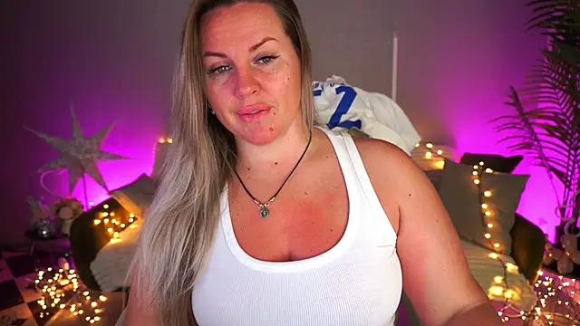 KiraCandyS online show from 06/04/26, 08:04
