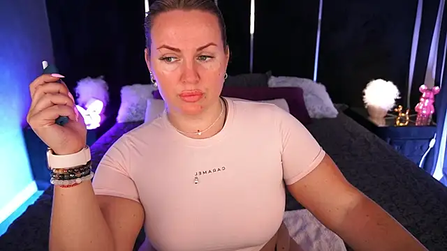 KiraCandyS online show from 07/04/26, 09:21