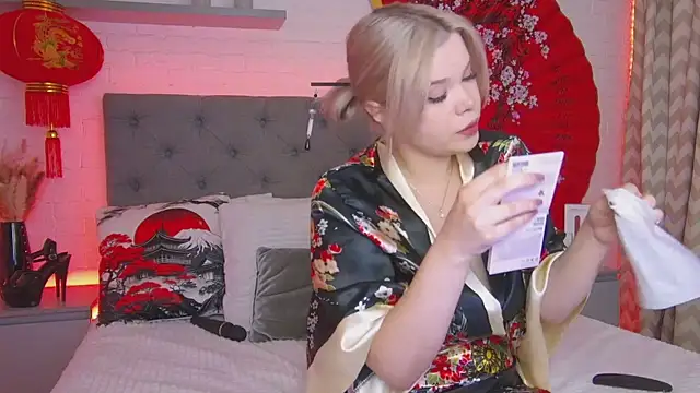 Snapshot of Born_to_Blow chatting on 10/27/25, 01:20 Born to Blow online show from 10/27/25, 01:20