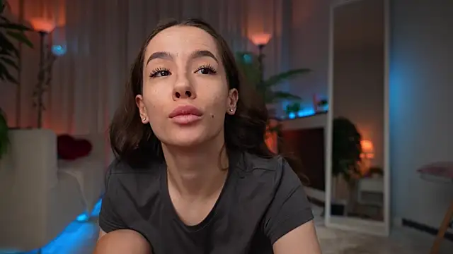 Amely Young online show from 06/06/26, 02:27