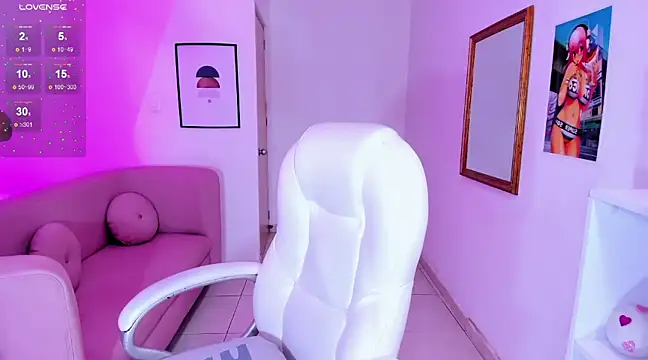 Snapshot of Angel_black_19 chatting on 01/04/25, 01:53 Angel black 19 online show from 01/04/25, 01:53