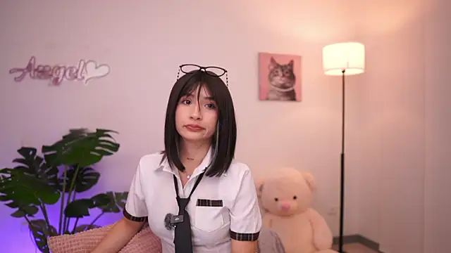 Angeeel  online show from 10/13/25, 03:50