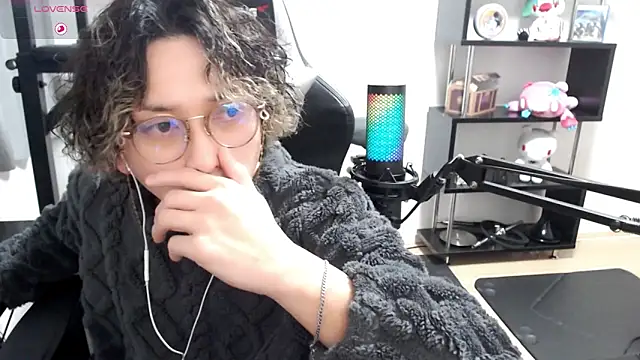 Snapshot of Shizukuu chatting on 03/12/25, 12:57 Shizukuu online show from 03/12/25, 12:57