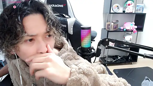 Snapshot of Shizukuu chatting on 03/15/25, 03:27 Shizukuu online show from 03/15/25, 03:27