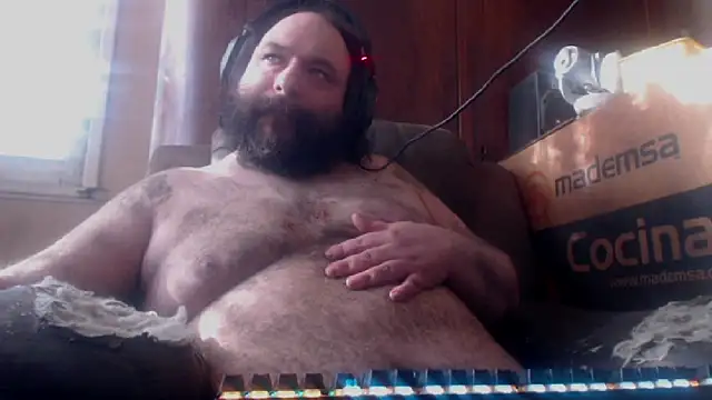 Snapshot of hairyhulk chatting on 10/28/25, 09:17 hairyhulk online show from 10/28/25, 09:17