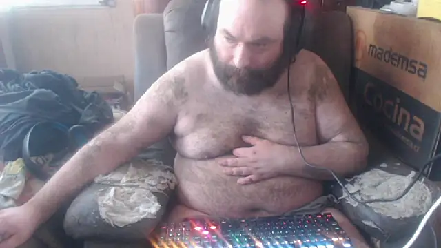 Snapshot of hairyhulk chatting on 10/29/25, 02:19 hairyhulk online show from 10/29/25, 02:19