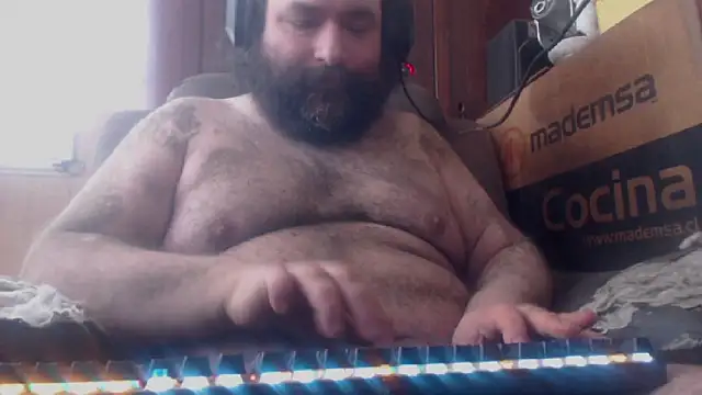 Snapshot of hairyhulk chatting on 10/30/25, 04:41 hairyhulk online show from 10/30/25, 04:41