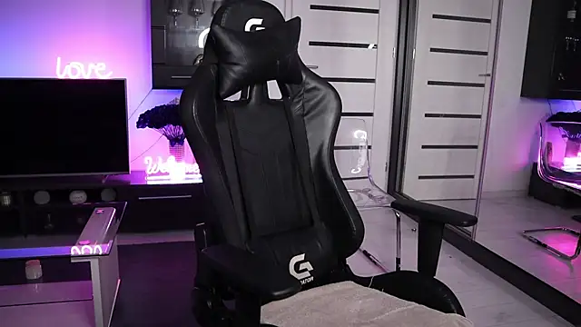 Snapshot of Beauty_Anne chatting on 11/26/25, 06:58 Beauty Anne online show from 11/26/25, 06:58