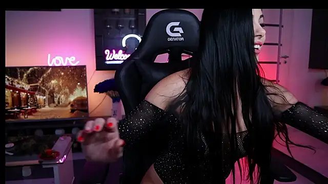 Snapshot of Beauty_Anne chatting on 12/19/25, 06:42 Beauty Anne online show from 12/19/25, 06:42