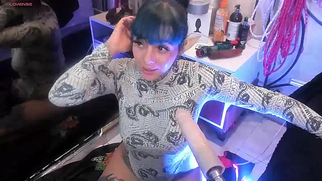 Snapshot of luxifer_666_ chatting on 02/10/25, 10:51 luxifer 666 online show from 02/10/25, 10:51