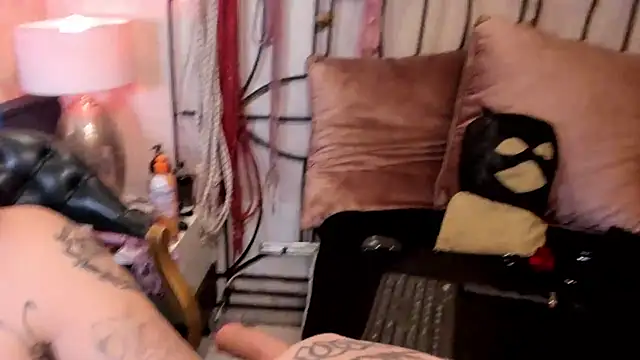 Snapshot of luxifer_666_ chatting on 03/20/25, 11:02 luxifer 666 online show from 03/20/25, 11:02