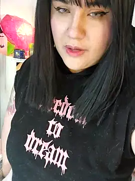 Snapshot of ItsNaiixa chatting on 09/21/25, 01:02 ItsNaiixa online show from 09/21/25, 01:02