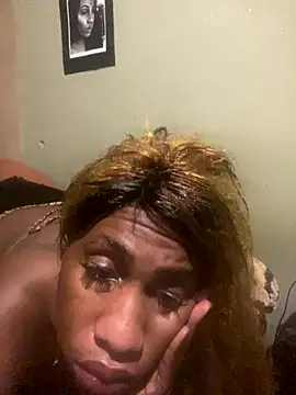 Snapshot of Moorella1 chatting on 11/27/25, 12:35 Moorella1 online show from 11/27/25, 12:35