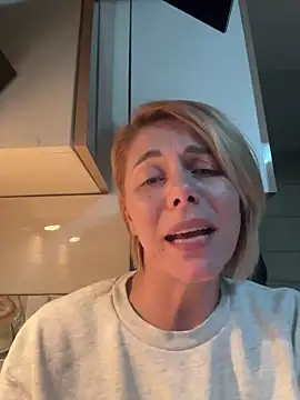 Snapshot of tanyagrey chatting on 12/21/25, 04:58 tanyagrey online show from 12/21/25, 04:58