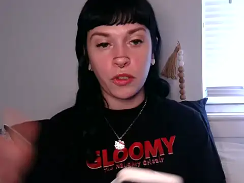 Snapshot of Marcelinegoddess chatting on 12/17/25, 02:45 Marcelinegoddess online show from 12/17/25, 02:45