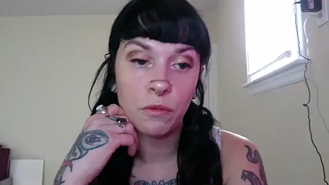 Snapshot of Marcelinegoddess chatting on 02/02/26, 05:11 Marcelinegoddess online show from 02/02/26, 05:11