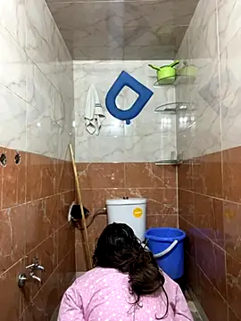 Snapshot of Marewa12 chatting on 11/15/25, 02:35 Marewa12 online show from 11/15/25, 02:35