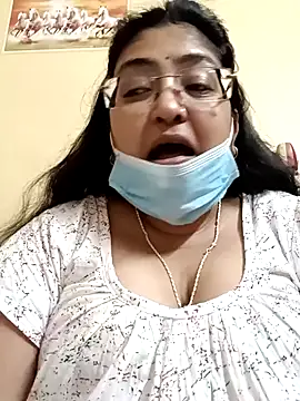 LAVERNIYA  online show from 02/01/25, 10:15