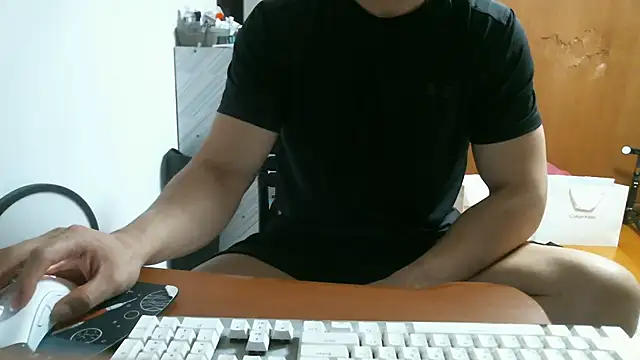 Snapshot of Stellan_0412 chatting on 04/17/26, 05:05 Stellan 0412 online show from 04/17/26, 05:05