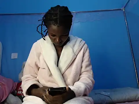 Snapshot of TrishaKalid chatting on 10/12/25, 07:13 TrishaKalid online show from 10/12/25, 07:13