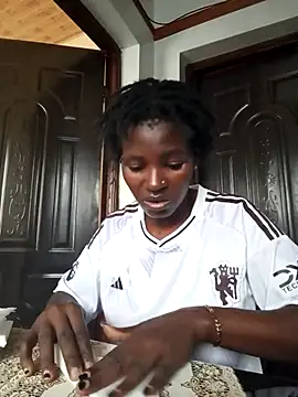 Snapshot of TrishaKalid chatting on 10/21/25, 01:01 TrishaKalid online show from 10/21/25, 01:01