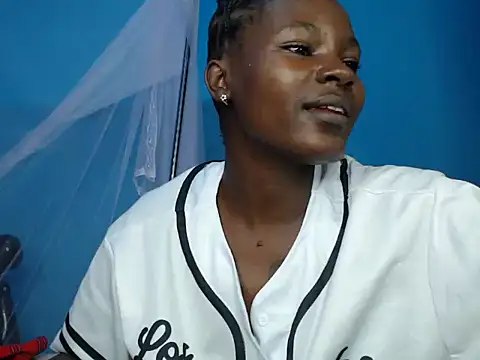 Snapshot of TrishaKalid chatting on 10/31/25, 12:39 TrishaKalid online show from 10/31/25, 12:39