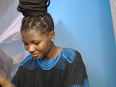 Snapshot of TrishaKalid chatting on 11/12/25, 09:32 TrishaKalid online show from 11/12/25, 09:32