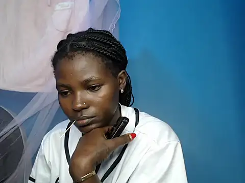 Snapshot of TrishaKalid chatting on 11/18/25, 08:02 TrishaKalid online show from 11/18/25, 08:02