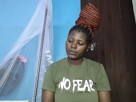 Snapshot of TrishaKalid chatting on 12/15/25, 07:29 TrishaKalid online show from 12/15/25, 07:29