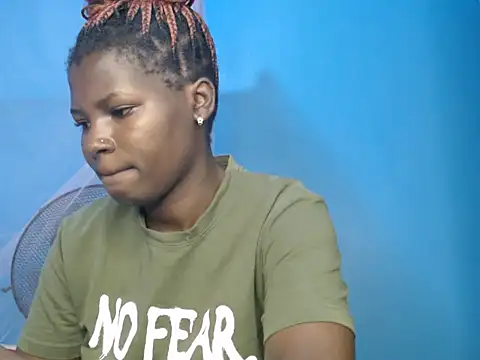 Snapshot of TrishaKalid chatting on 12/16/25, 09:25 TrishaKalid online show from 12/16/25, 09:25