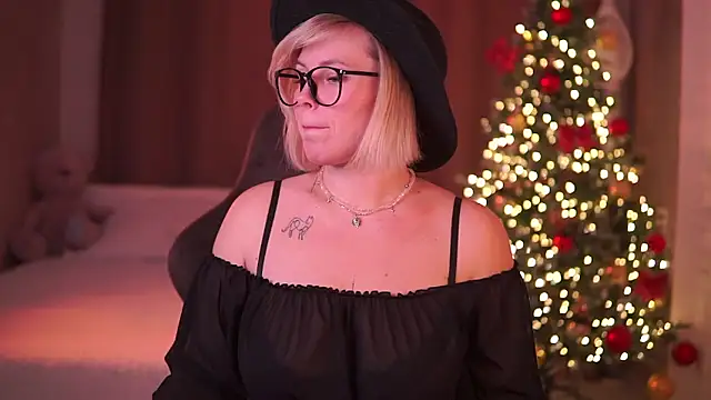 Snapshot of Charming_Daphny chatting on 12/20/25, 06:09 Charming Daphny online show from 12/20/25, 06:09
