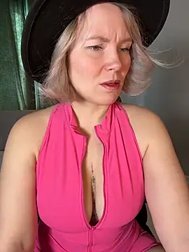 Snapshot of Charming_Daphny chatting on 02/25/26, 07:18 Charming Daphny online show from 02/25/26, 07:18